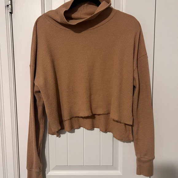 Aritzia TNA cropped waffle knit thermal turtleneck top - Picture 3 of 6
